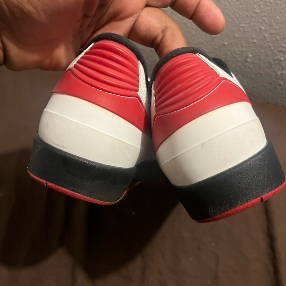 Classic White and Red Men's Sneakers Retro 2 Chicago Vintage - Picture 7 of 8